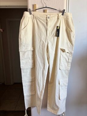NWT Gilipur Cream colored Cargo Pants with drawstring ankles- Size 1X